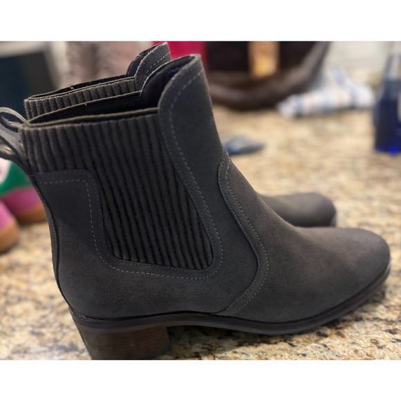 COLE HAAN Peetz Water Resistant Chelsea/Elastic Boot Size 9B Black Olive Suede - Picture 3 of 7